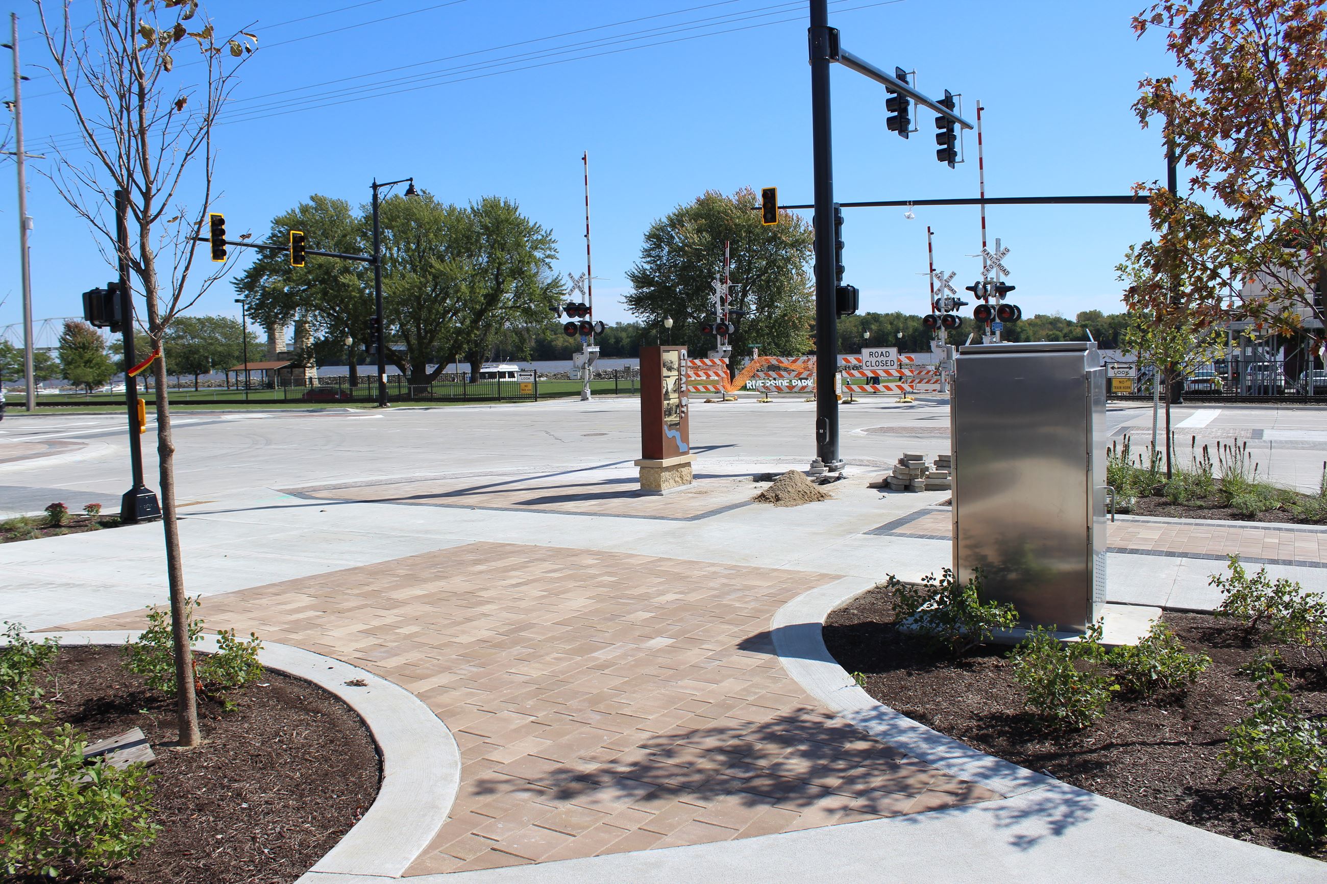 092718 Miss Dr cedar street crossing 01