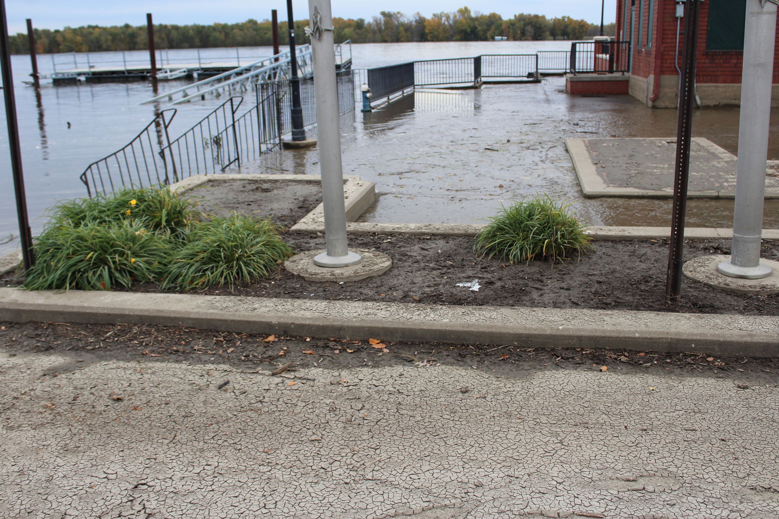 102518 Riverside Park Pearl City Station mud