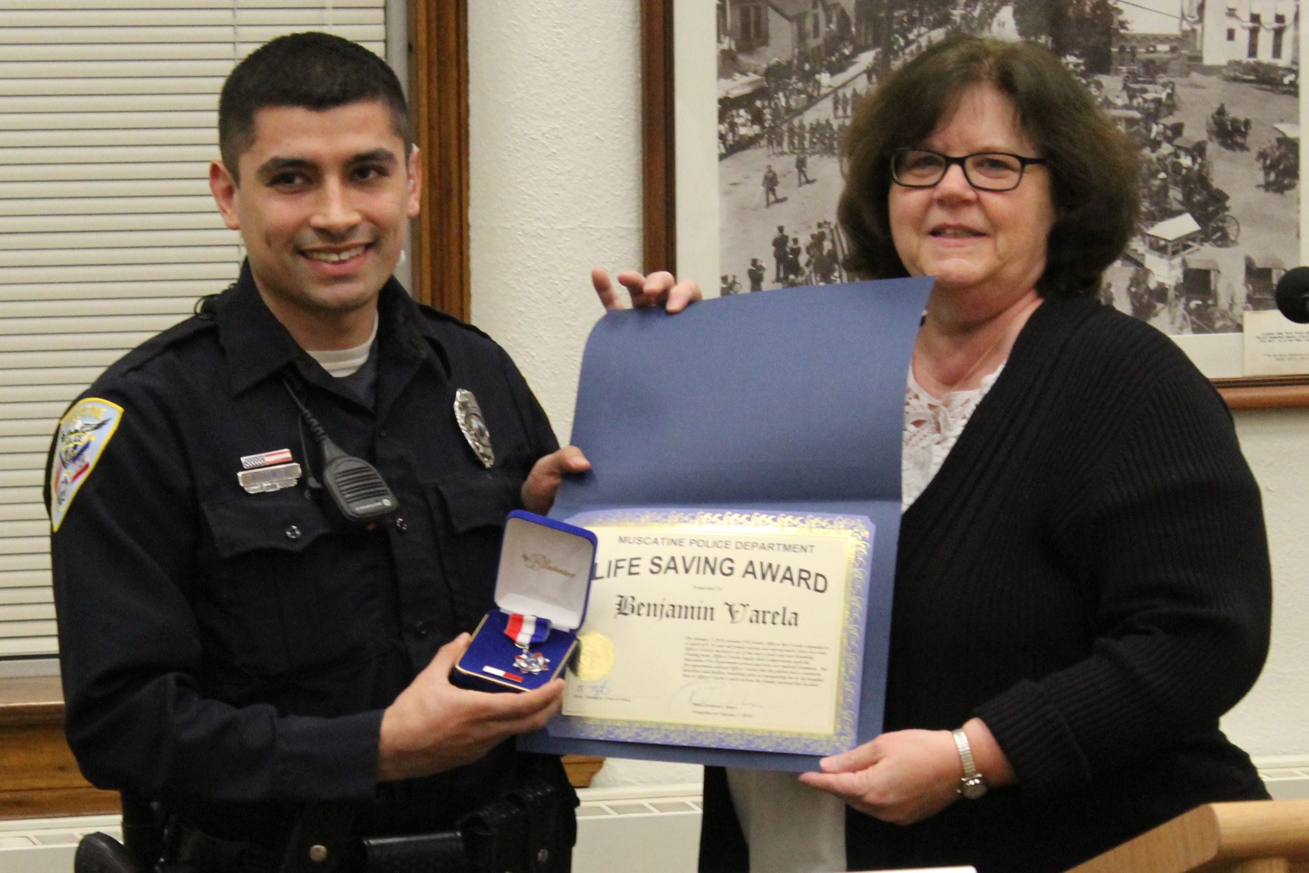 Officer Benjamin Varela receives Life Saving Award from Mayor Diana Broderson