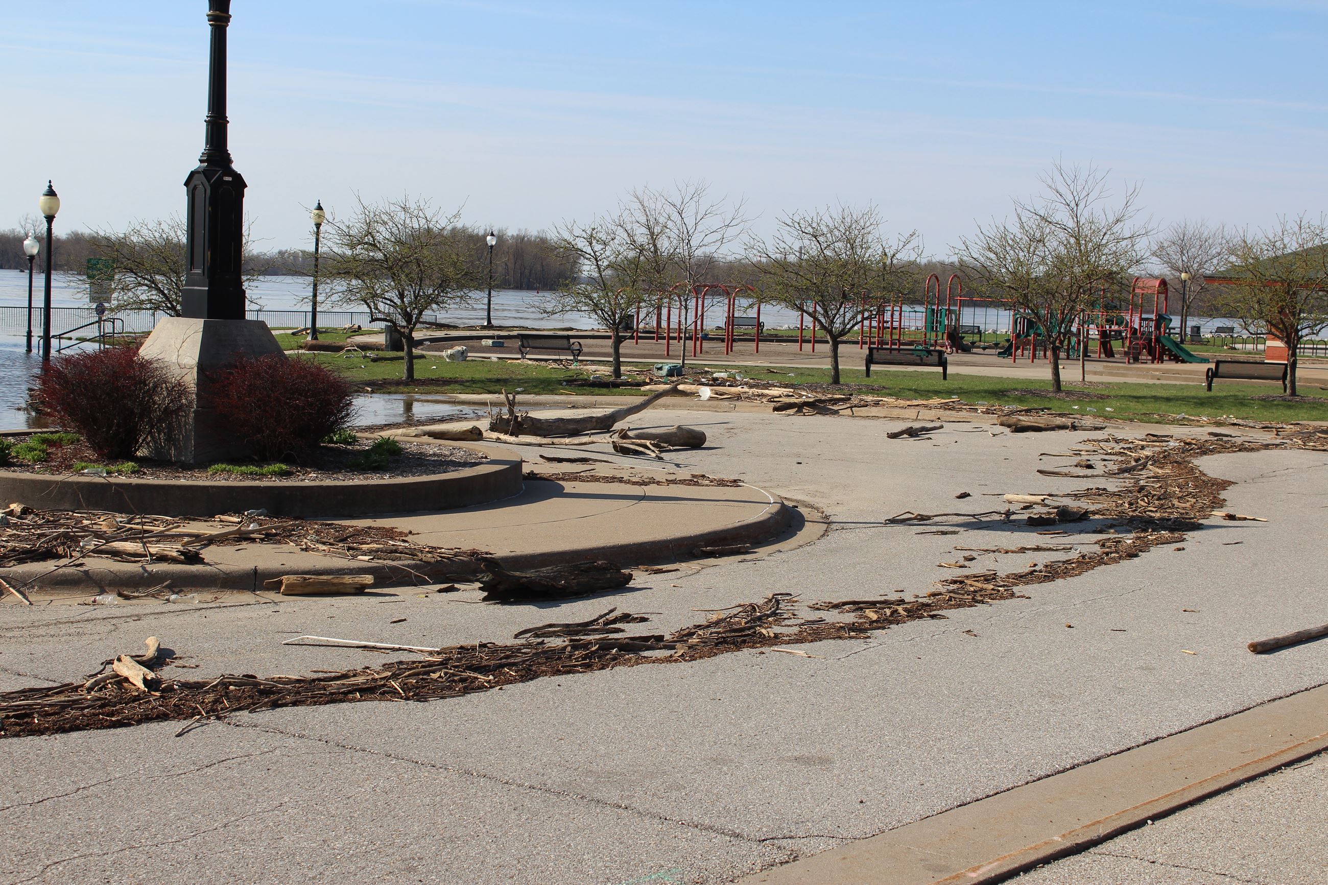 Riverside Park debris 001 (JPG) 041619