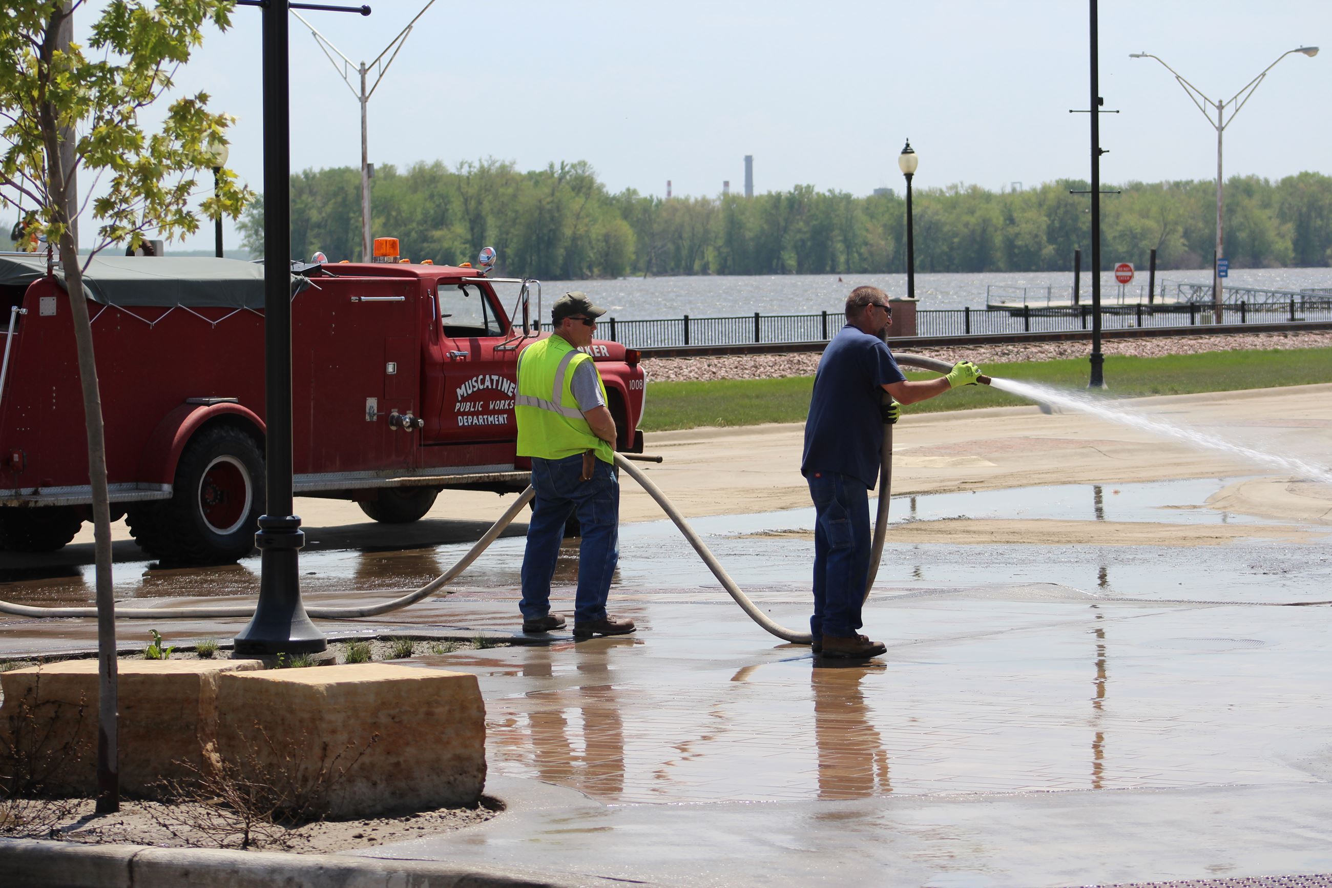 DPW staff spray down Sycamore intersection on May 16, 2019 (JPG)