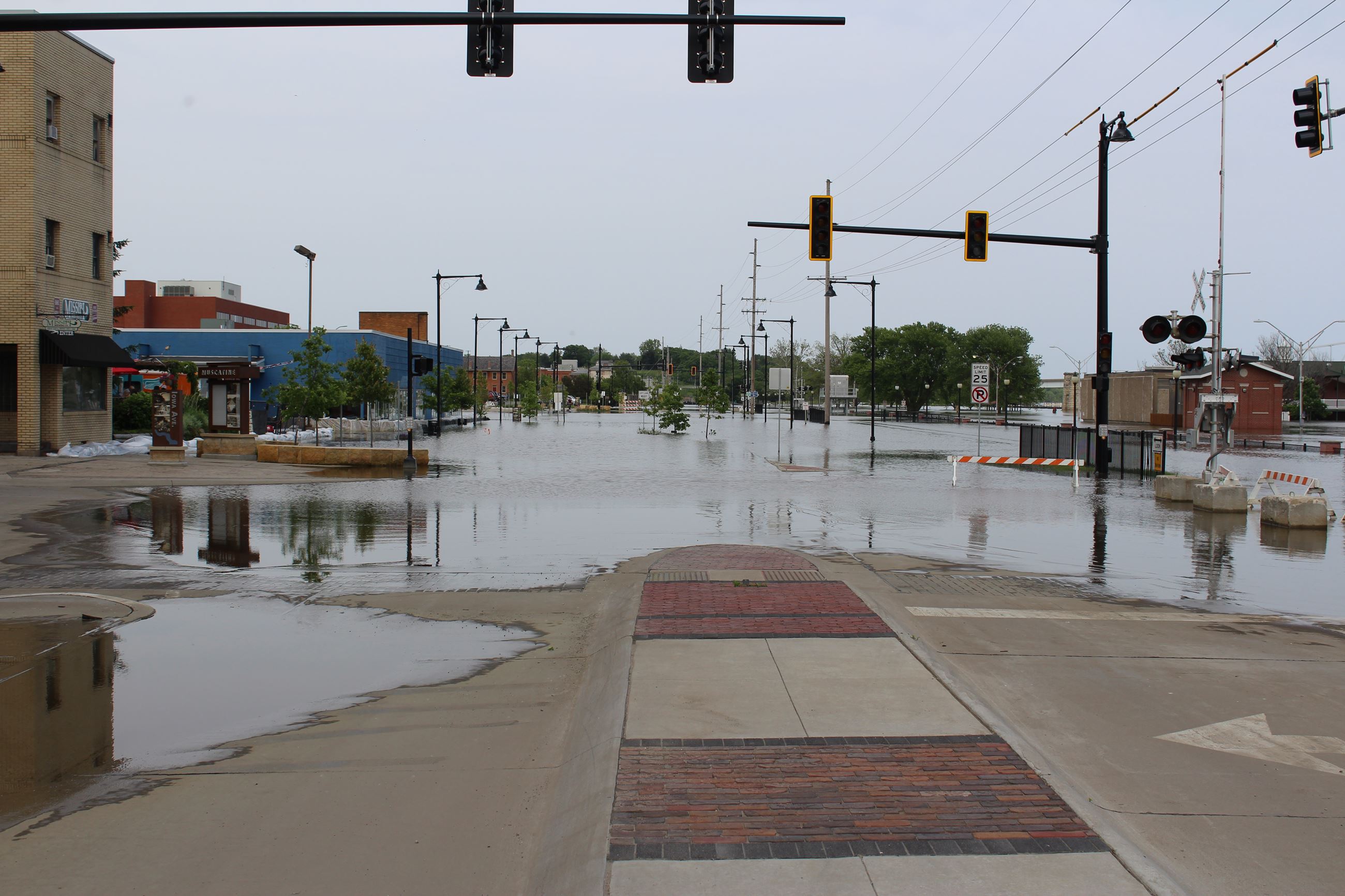 Iowa Avenue intersection looking east June 03, 2019 (JPG)