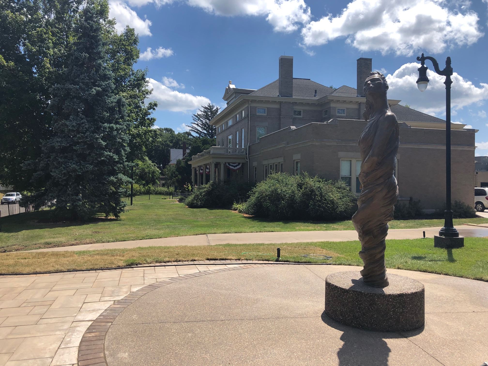 Stanley Sculpture and Mansion at Art Center (JPG)