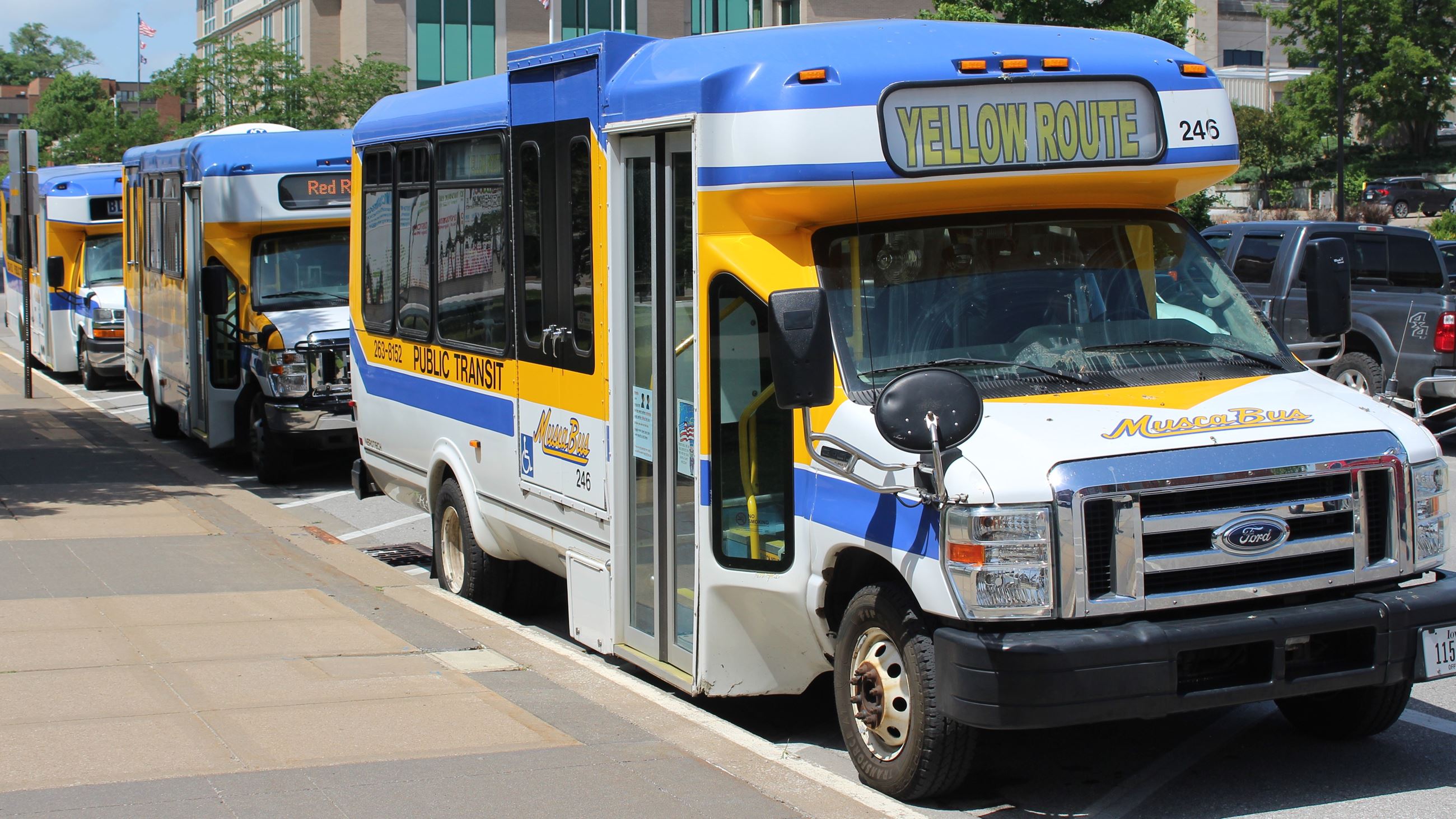 MuscaBus at City Hall - students can ride free this summer (JPG)