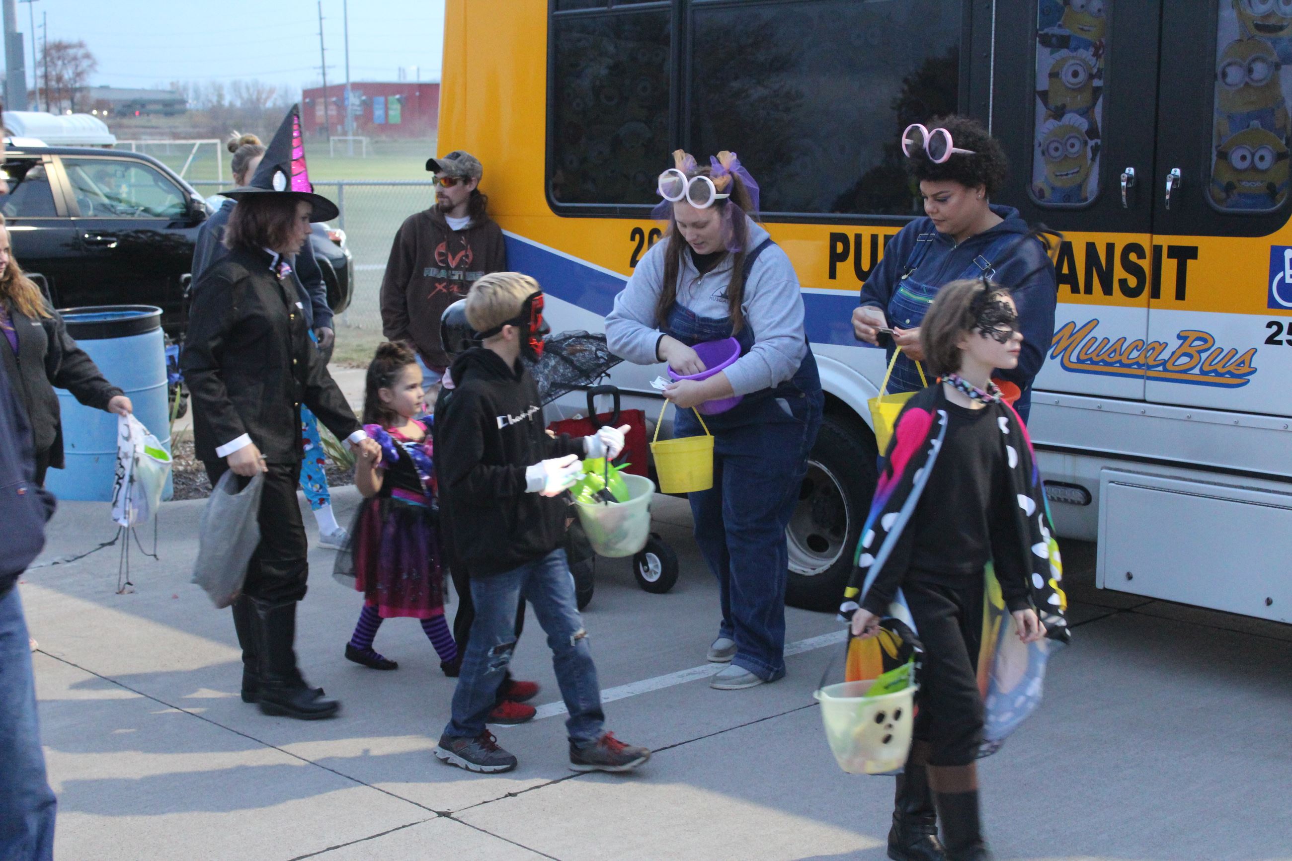 103022 City Trunk or Treat 011 MuscaBus (JPG)