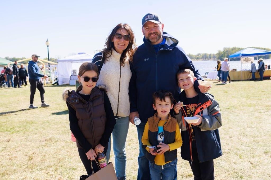 Mayor Brad Bark and family (JPG)