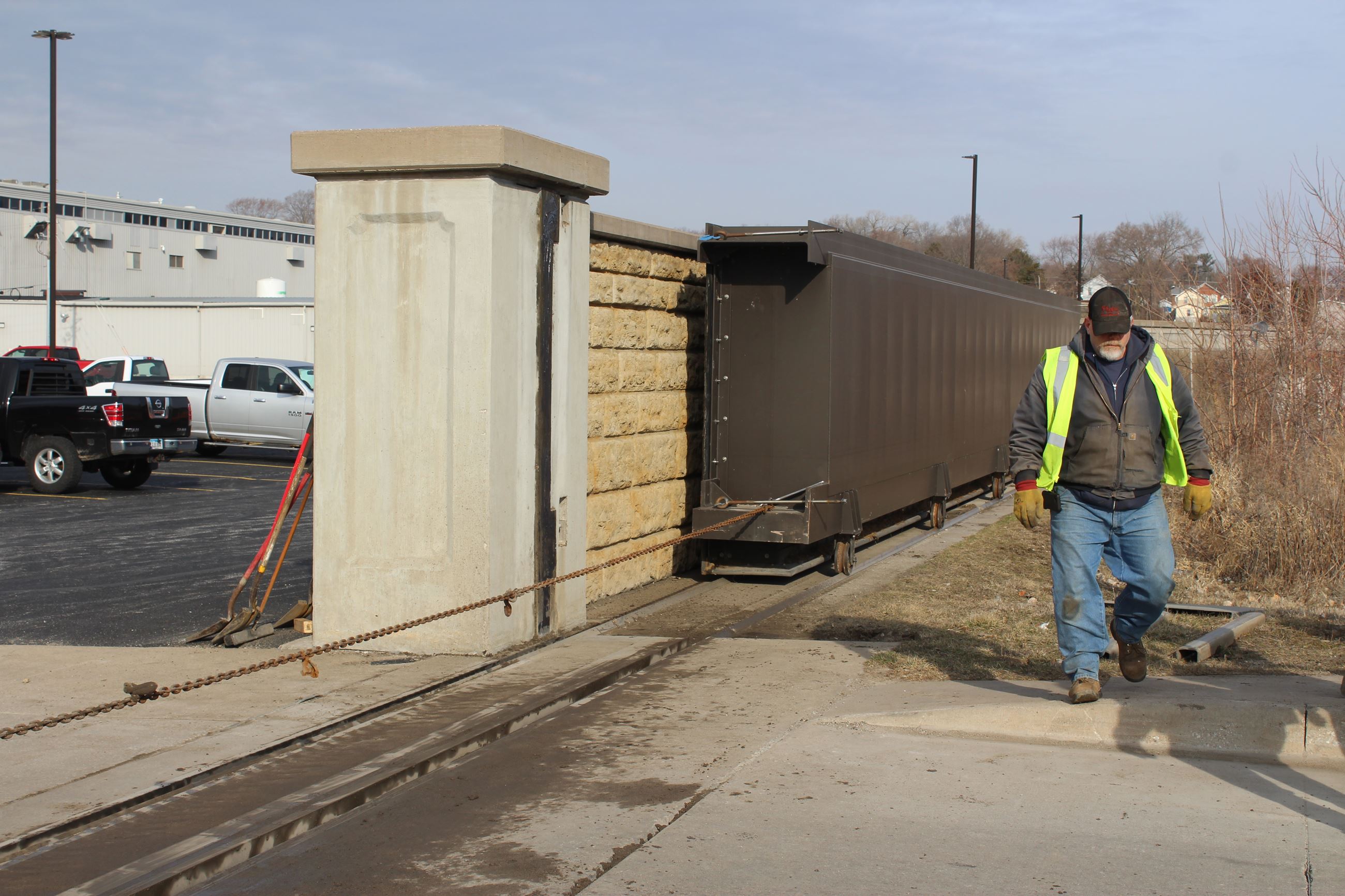 Floodgate Exercise - Wall begins journey across 2nd Street (JPG) 031523 