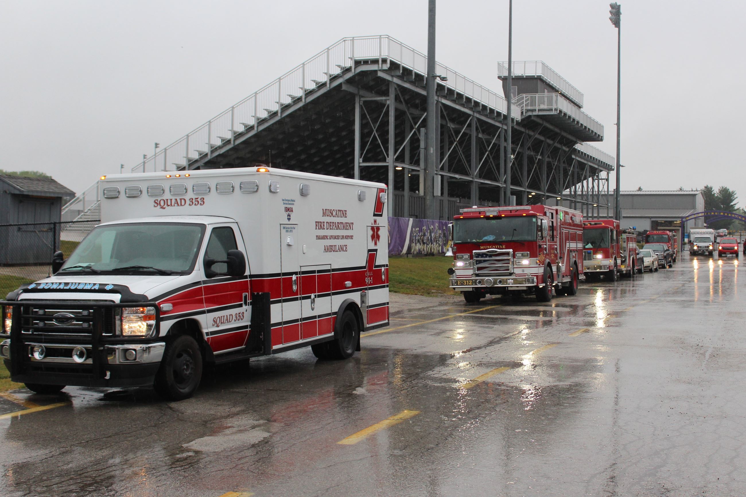 091123 Muscatine Stair Climb 001 = Emergency Vehicle Lineup