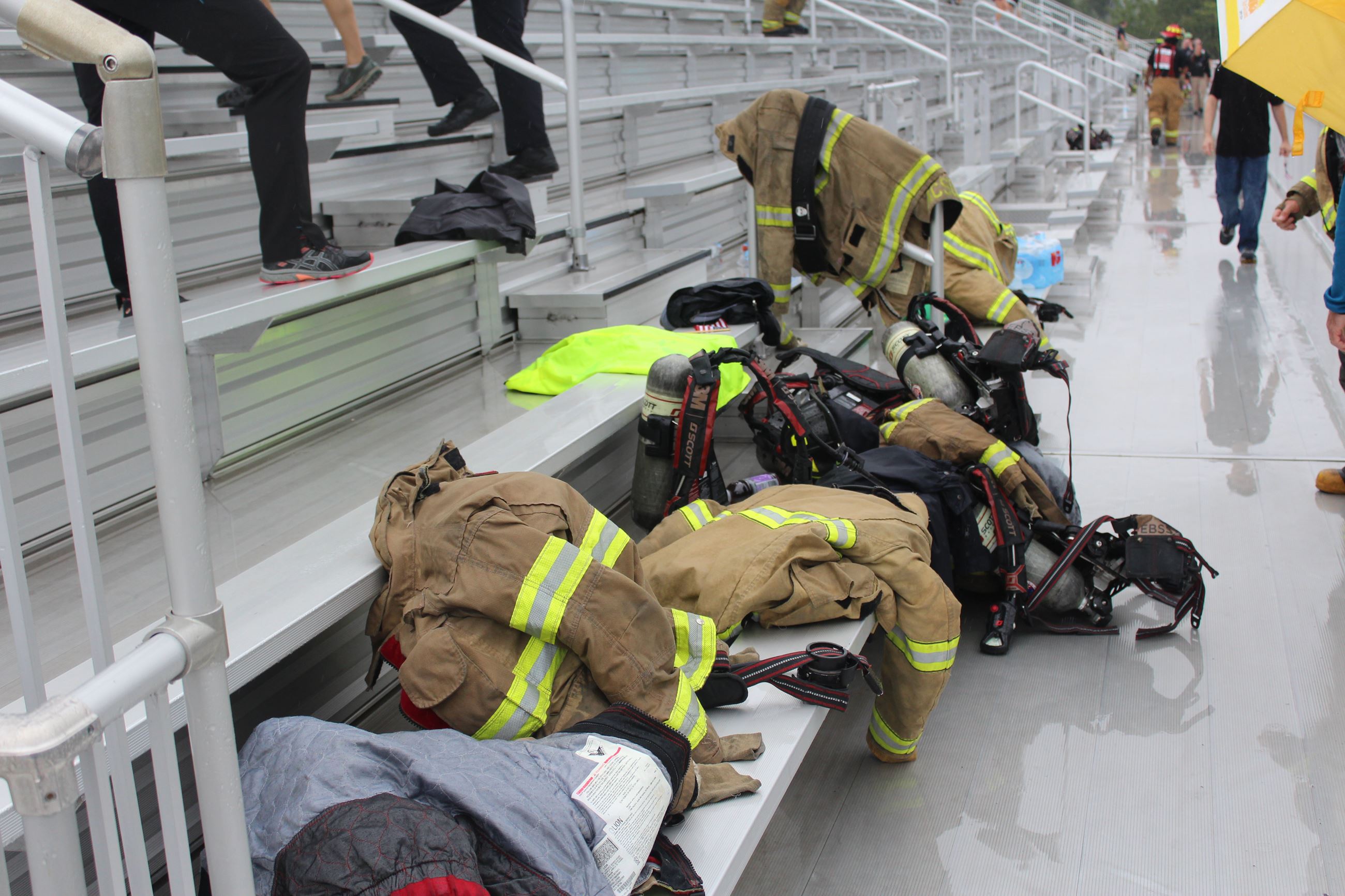 091123 Muscatine Stair Climb 012 = Discarded Gear