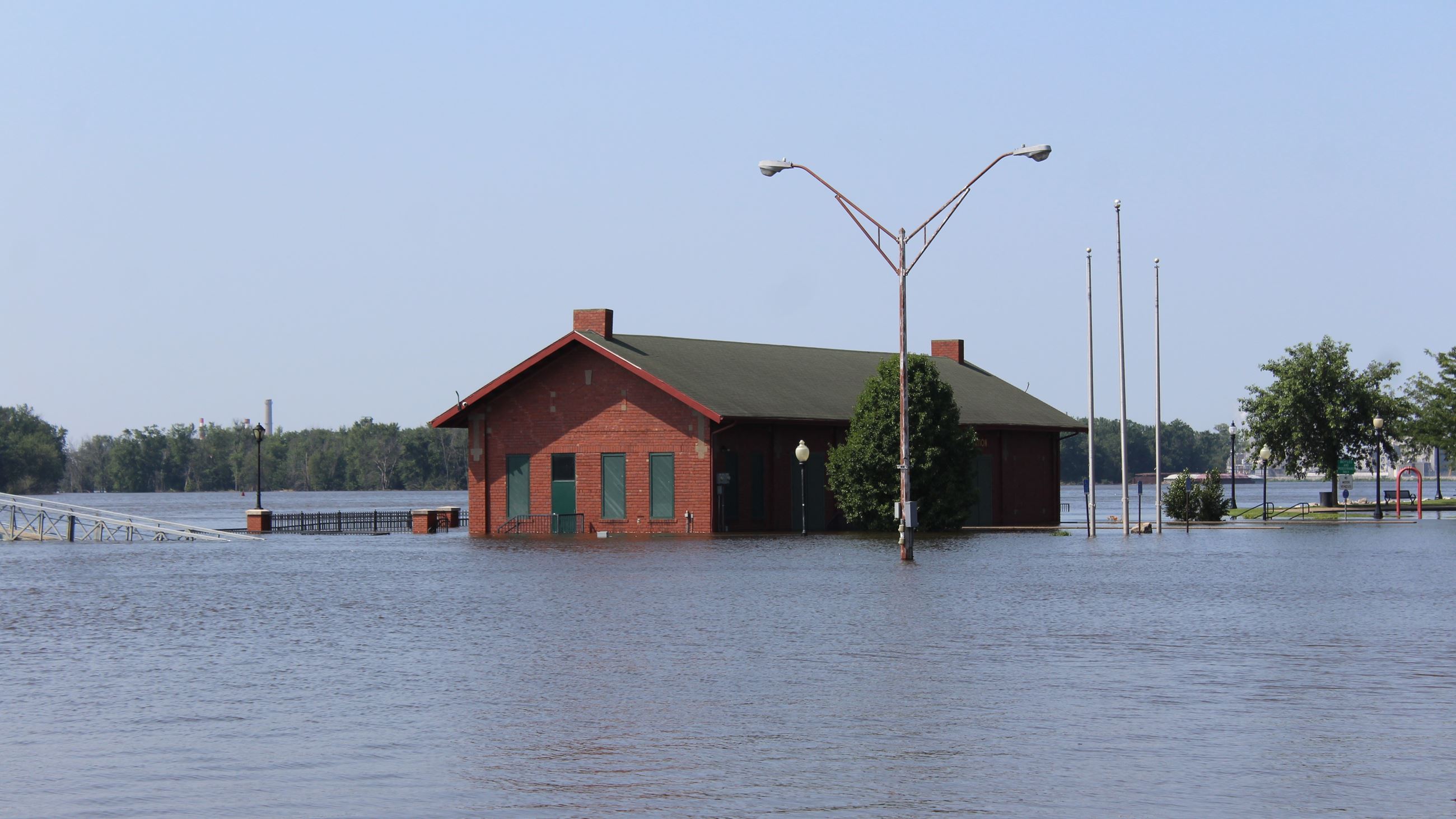 07-10 River Flooding 123 Iowa Avenu entrance Riverside Park