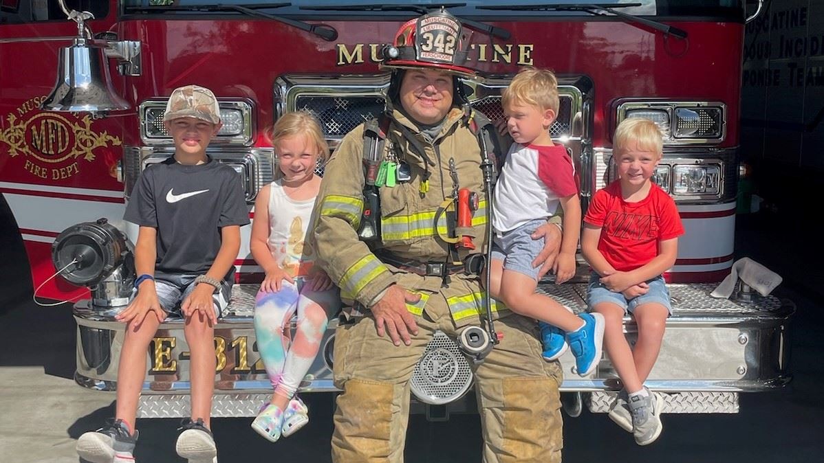 081024 Home School Tour - group photo (JPG)