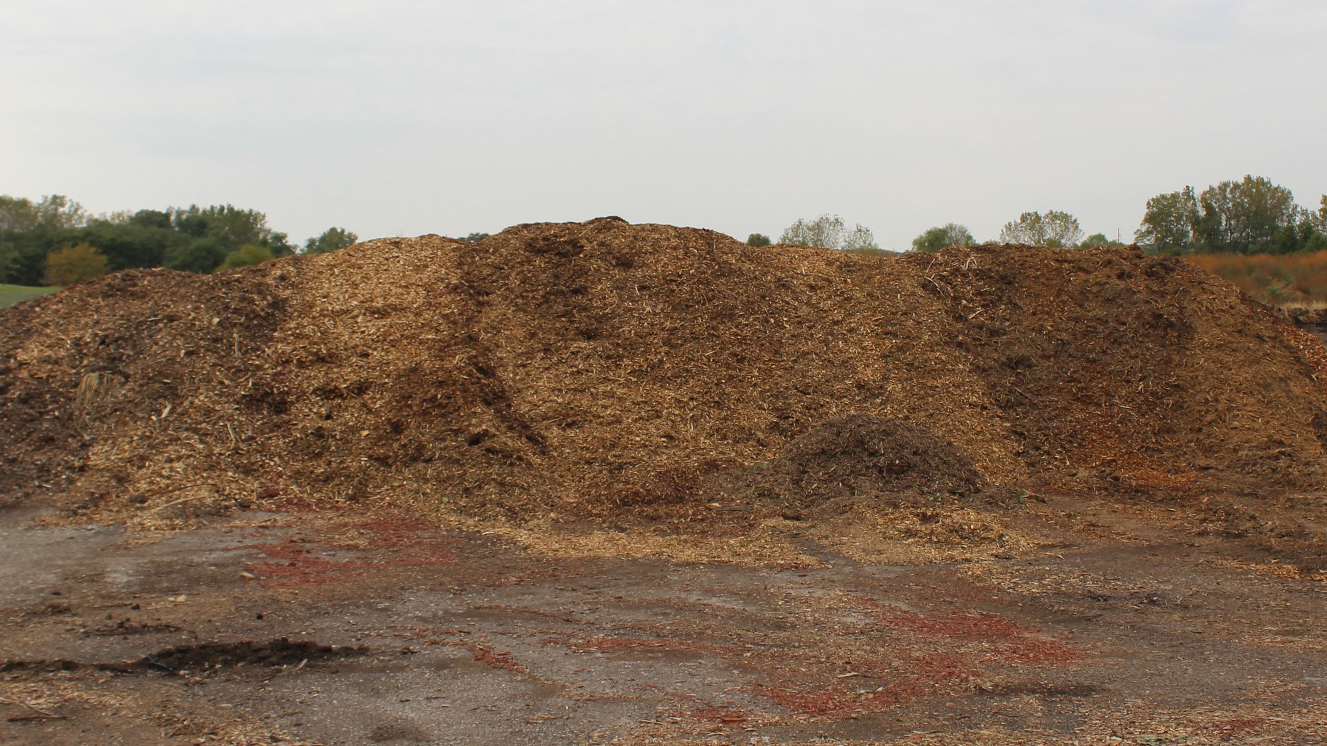 101525 Compost Facility (JPG) pile of screened dirt available
