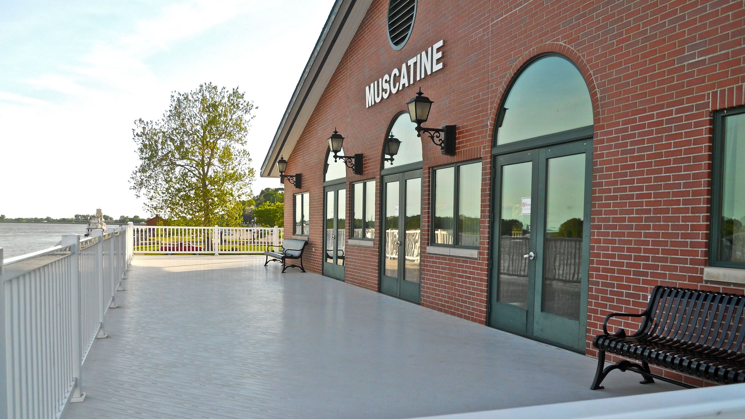 Riverview Center (JPG) view of upper deck from river side