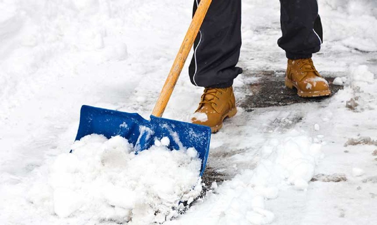 Shoveling Snow (JPG)